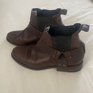 Frye Harness Short Dark Brown
Leather Boot Size 9.5